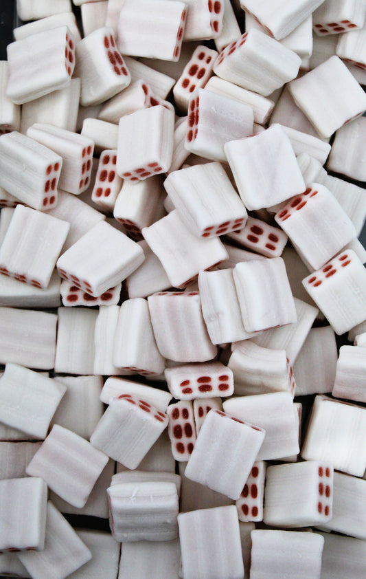 Fini White Cream Strawberry Bricks-100g
